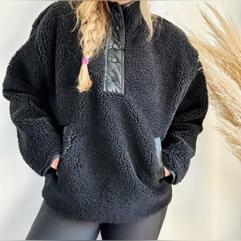 ATHLETA Black Sherpa Teddy Bear Pullover Sweater Snap Size Medium‎ NWOT